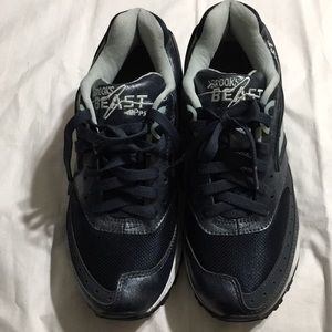 Brooks Beast 8Med